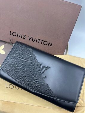 Louis Vuitton Opera Clutch Bag